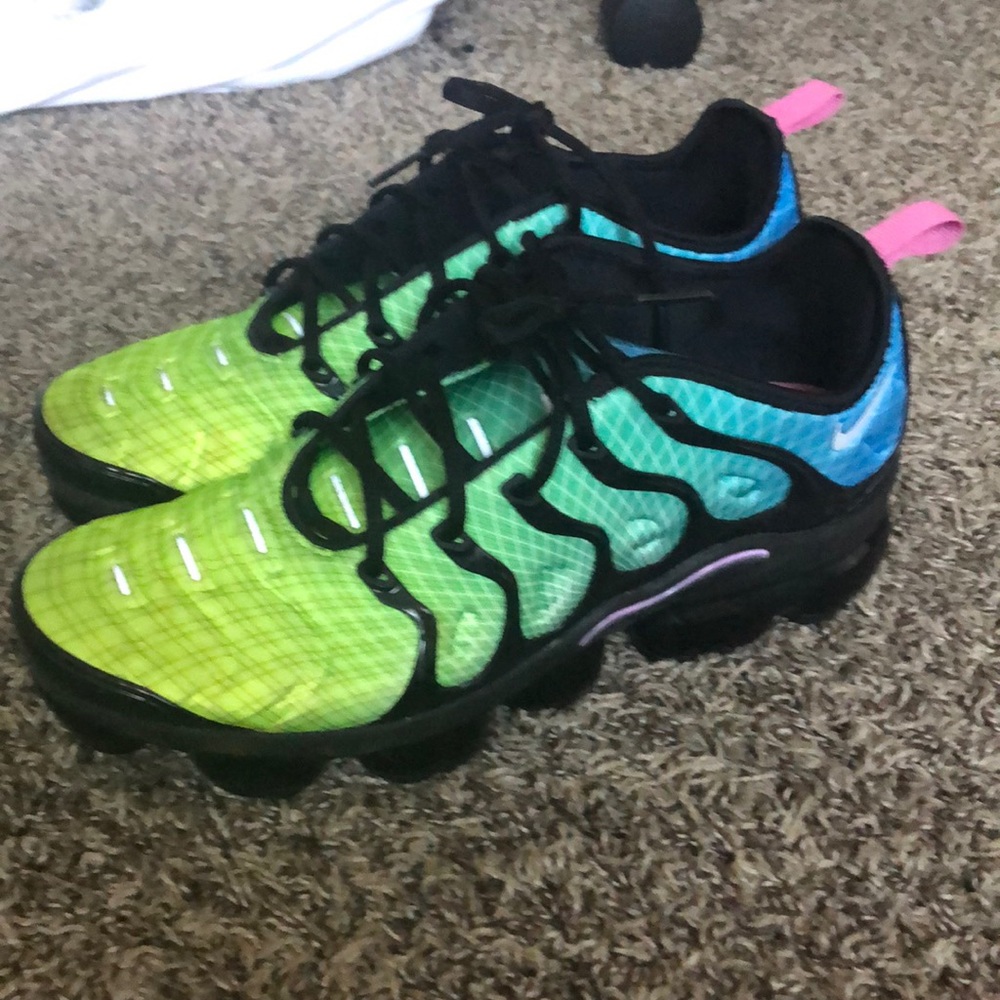 Colorful air vapor max plus